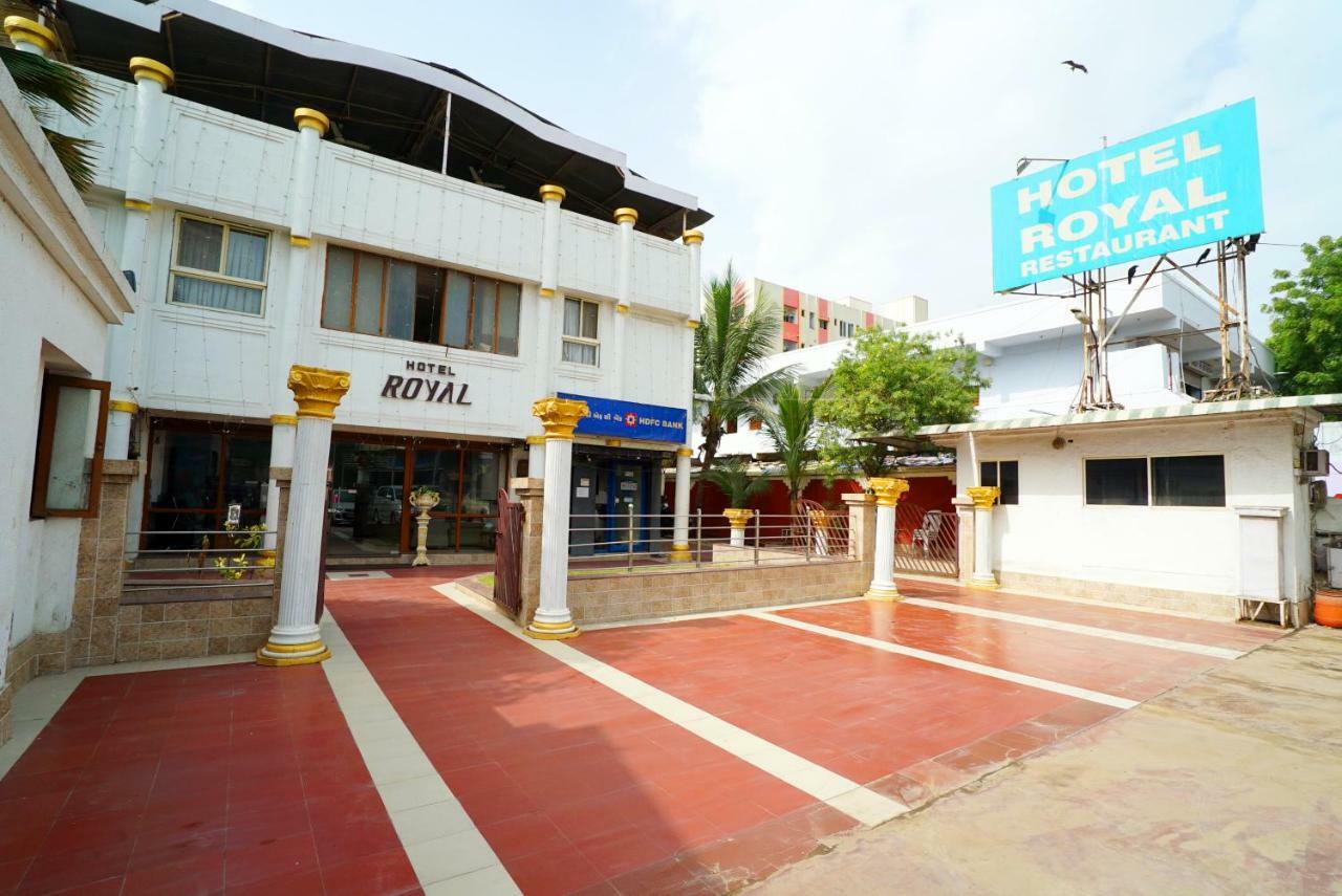 Hotel Royal 아흐메다바드 외부 사진